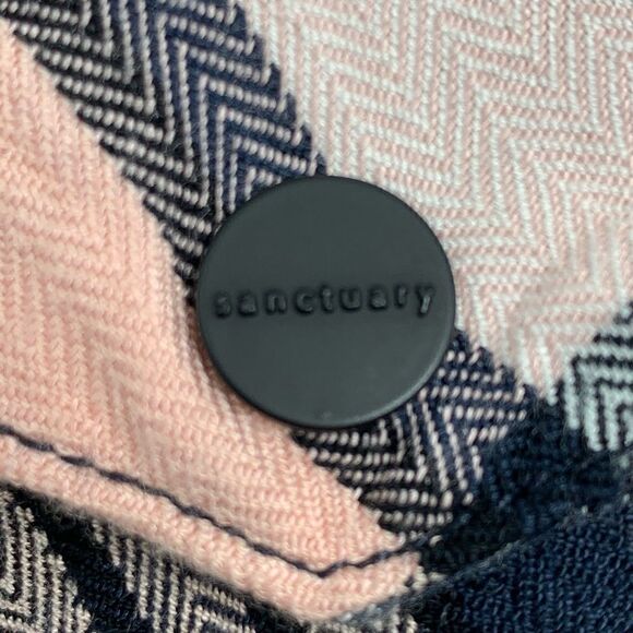 LIKE NEW SANCTUARY BOYFRIEND SHIRT - Picture 4 of 8